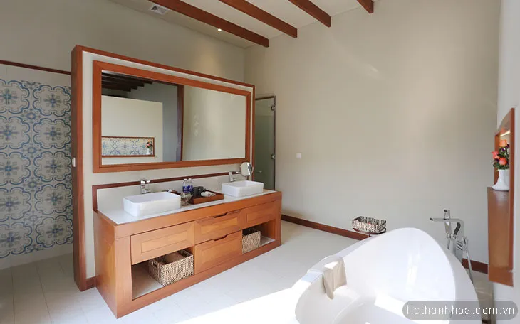 Pool Suite